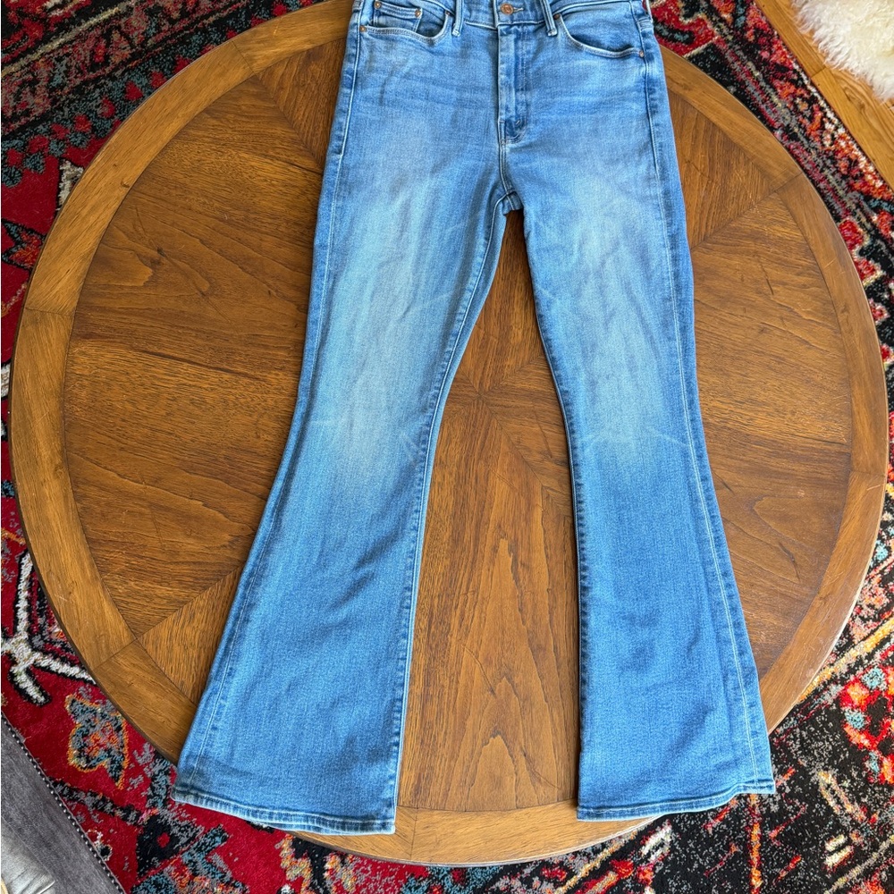 MOTHER Weekender Jeans in Layover 28 - Picture 3 of 9